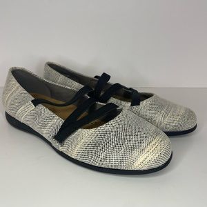 TROTTERS Womens Della Skimmer Gray Leather‎ Flats 7.5W
